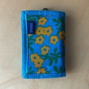 Baggu floral nylon velcro wallet